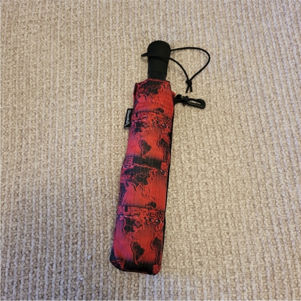 NWOT Supreme Red and Black World Map Streetwear Umbrella